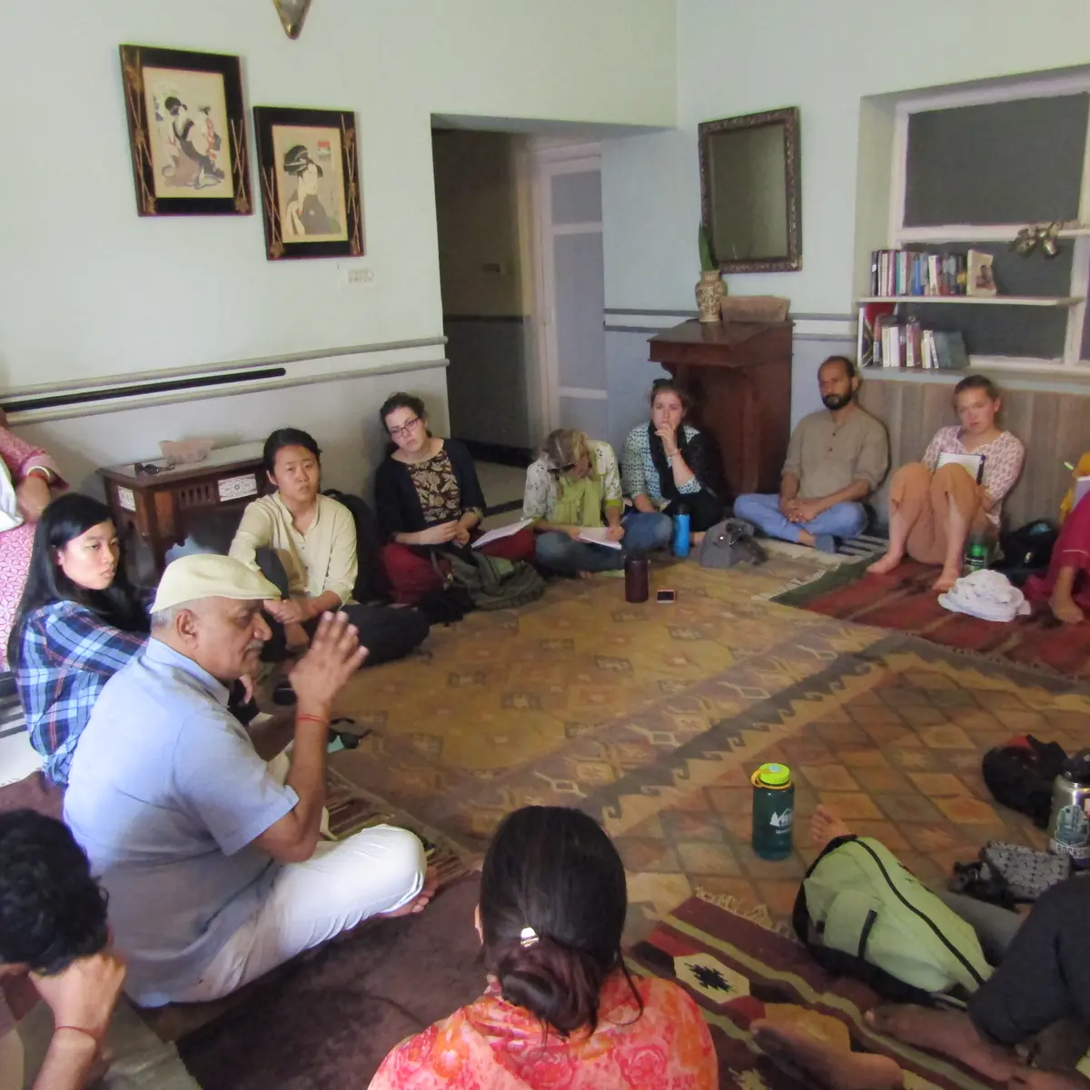 An orientation session for a visiting study group ahead of their settlement visit.