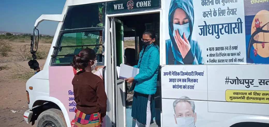 The 'Jodhpur Sarthak' COVID-19 awareness van distributing information at the settlement.