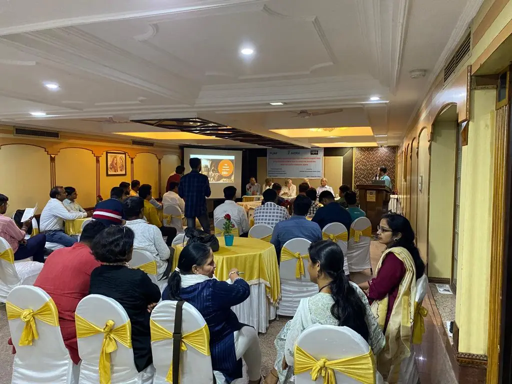 A wide view of the session, furniture manufacturers seated for the technical presentation.